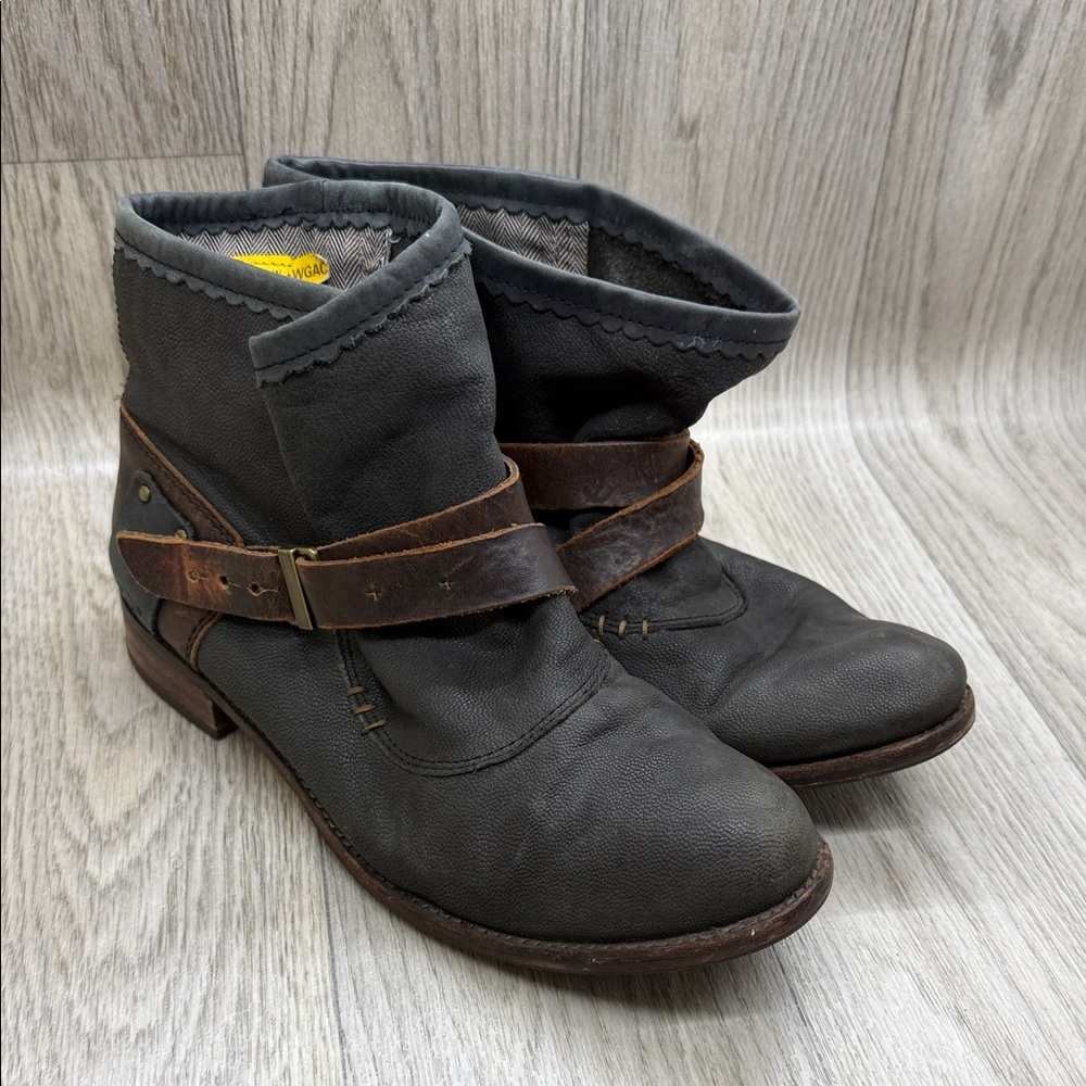 Caterpillar Black Boots with Brown Straps